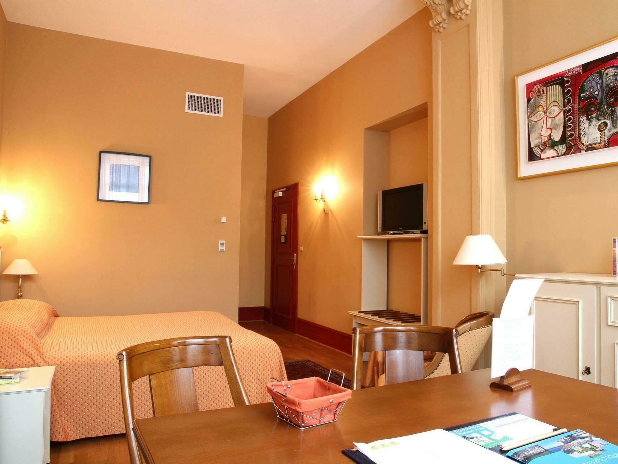Ermitage Bouquet Hotel Руан Екстериор снимка