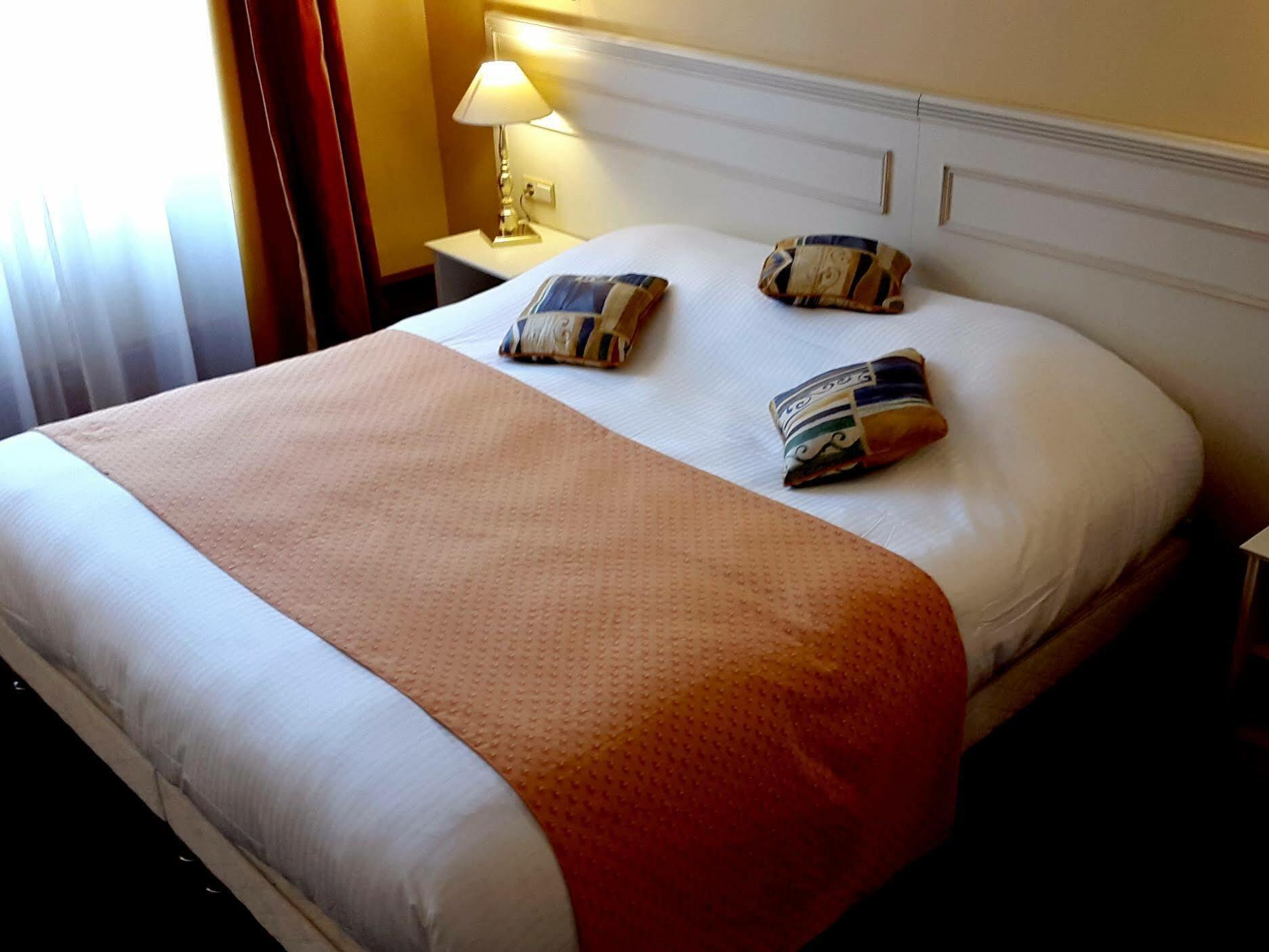 Ermitage Bouquet Hotel Руан Екстериор снимка